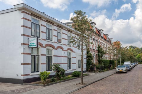 Property building, Nearby landmark, Facade/entrance, Property logo or sign, Street view, Street view, Quiet street view