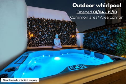Hot Tub, Swimming pool