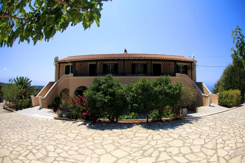 Facade/entrance, Area and facilities