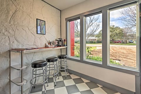 Retro Updated Blanco Abode - Steps to Main Street! House in Blanco