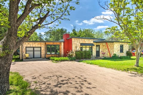 Remodeled Retro Home with Deck, Walk to Main Street! House in Blanco