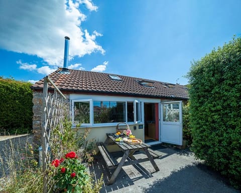 Property building, Patio, Balcony/Terrace