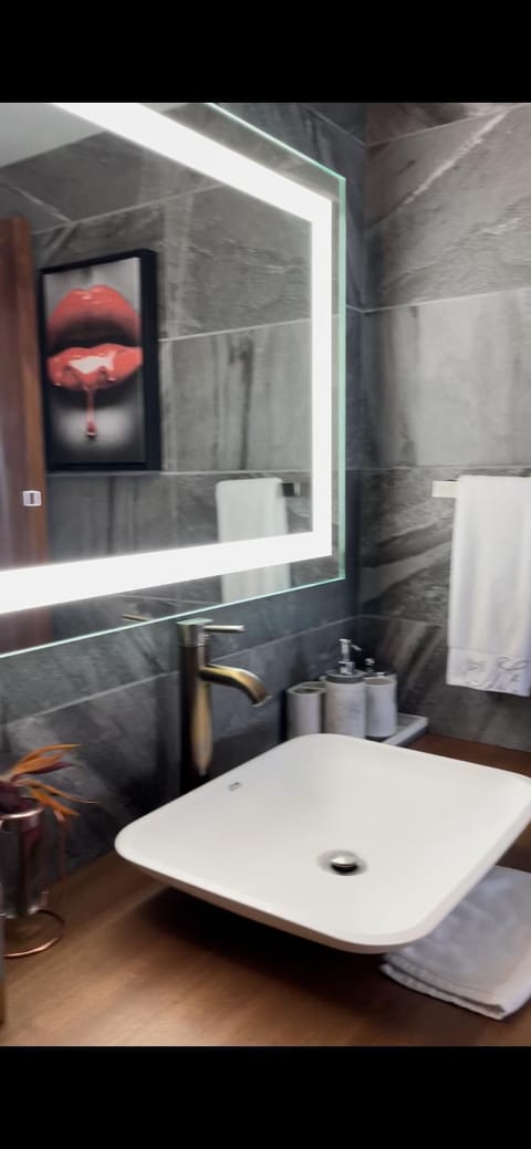 Spectacular luxury , modern oceanfront condo Maalaea-Kihei ,Maui Apartment in Maalaea