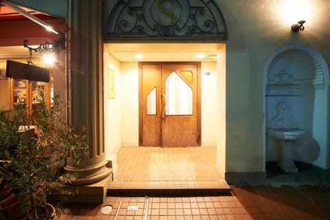 Facade/entrance