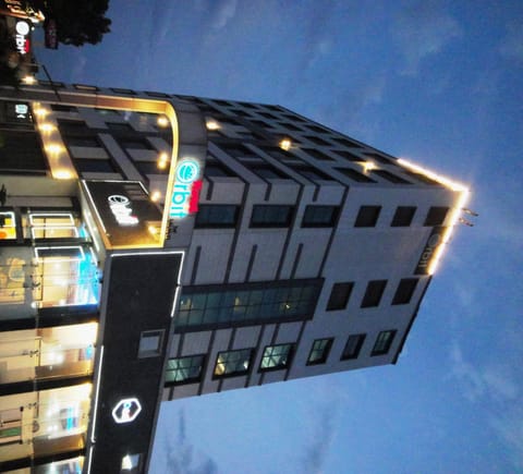 Facade/entrance, Night