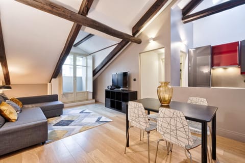 Living room, Dining area
