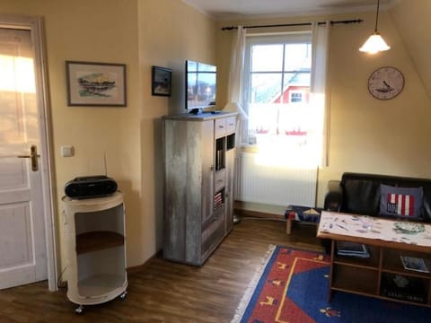 Wiesenstr_ FeWo Kirr Apartment in Zingst