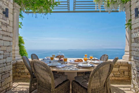 Patio, Natural landscape, View (from property/room), Balcony/Terrace, Dining area, Sea view