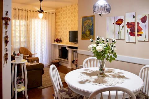 TV and multimedia, Living room, Dining area