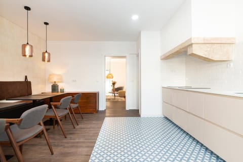 Kitchen or kitchenette, Seating area, Communal kitchen