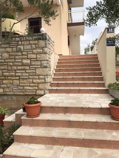 Location, children, Family