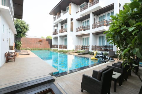 Swimming pool, Swimming pool