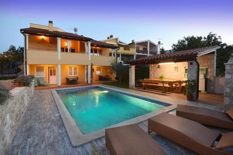 Property building, Swimming pool, Swimming pool