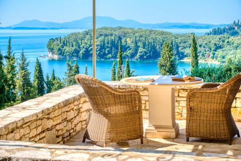 View (from property/room), Balcony/Terrace, Garden view, Landmark view, Sea view