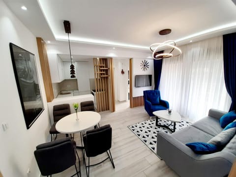 Living room, Photo of the whole room, Seating area, Dining area