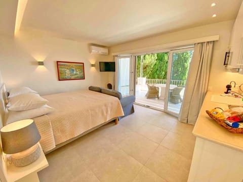 Bed, View (from property/room), Photo of the whole room, Bedroom, Garden view