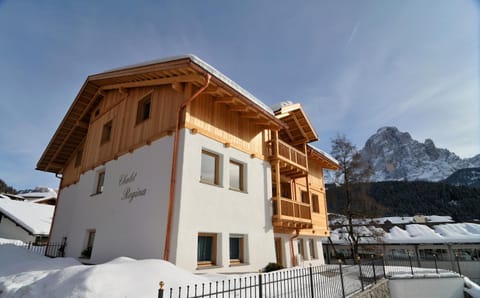 Chalet Regina Apartment in Sëlva
