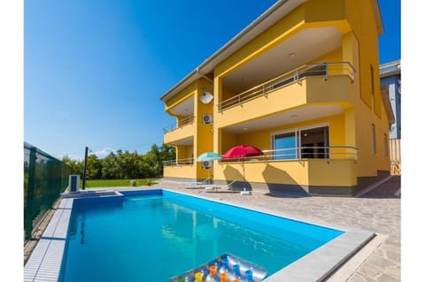 Property building, Swimming pool, Swimming pool