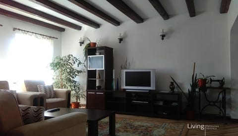Communal lounge/ TV room