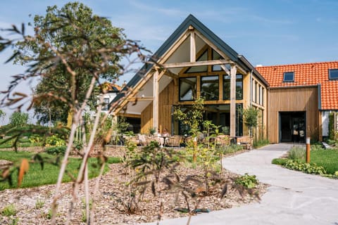 Property building, Restaurant/places to eat, Garden view
