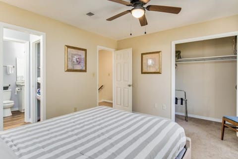 Bed, Photo of the whole room, Bedroom, fireplace