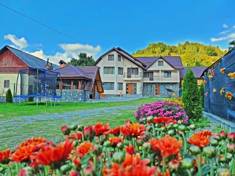 Property building, Garden, Seating area, Area and facilities