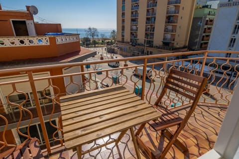 Balcony/Terrace, Beach, City view, Street view
