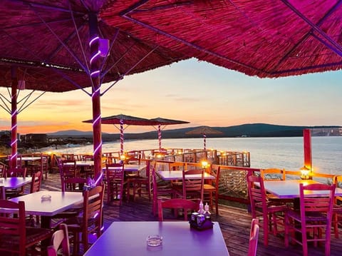 Restaurant/places to eat, Natural landscape, Sea view