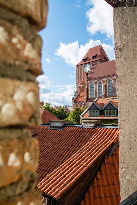 Property building, Nearby landmark, Restaurant/places to eat, Day, View (from property/room), City view, Landmark view