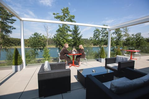 Restaurant/places to eat, View (from property/room), Balcony/Terrace, River view, Meals, Breakfast, Continental breakfast, Lunch, Dinner