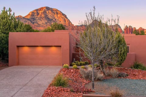 Luxury Sedona Living Remodeled with Red Rock Views! House in Sedona