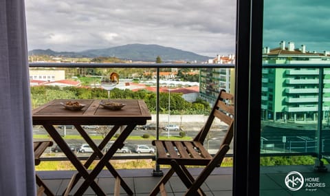 Balcony/Terrace, City view, Mountain view
