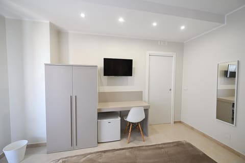 TV and multimedia, minibar, wardrobe