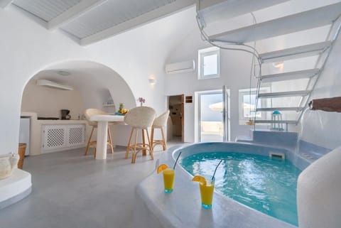 Hot Tub, Dining area, Non alcoholic drinks