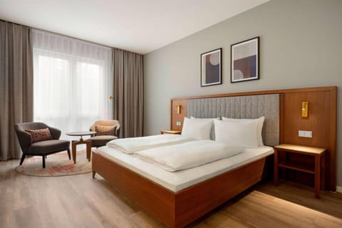 Bed, Photo of the whole room, Seating area