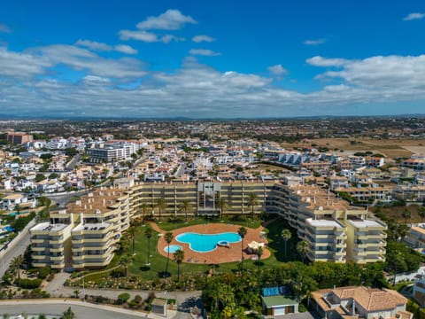 Property building, Natural landscape, Bird's eye view, View (from property/room), City view, Pool view, Swimming pool, Location