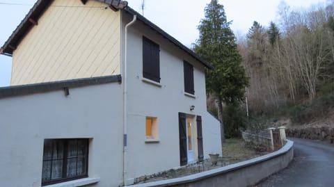 Property building, Neighbourhood