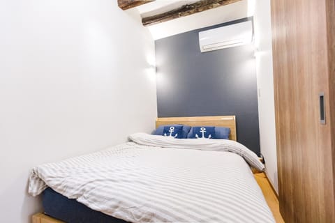 Bed, Bedroom, air conditioner
