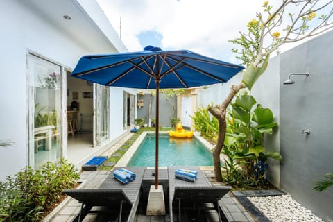 Living room, Swimming pool