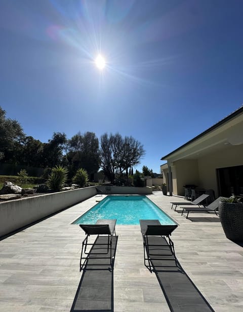 Swimming pool, sunbed