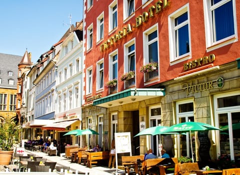 Restaurant/places to eat, Restaurant/places to eat, Facade/entrance