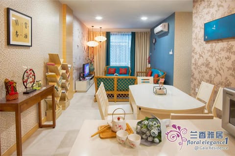 TV and multimedia, Living room, Seating area, Dining area