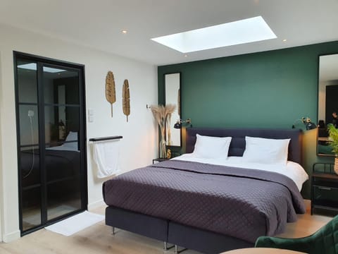 Shower, Bed