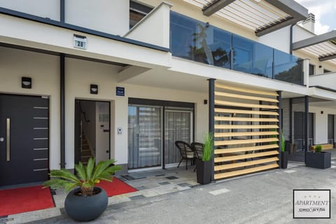 Facade/entrance, Garden