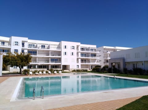 Property building, Swimming pool, Swimming pool