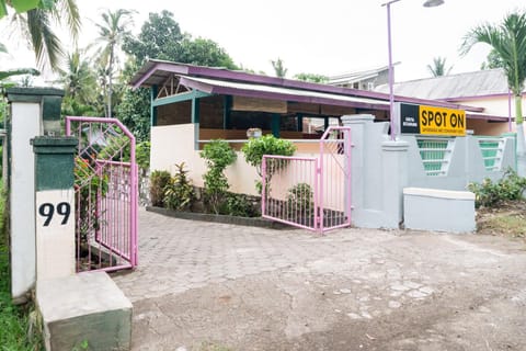 Facade/entrance