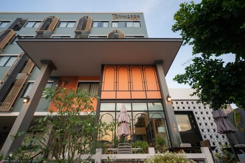 Property building, Day