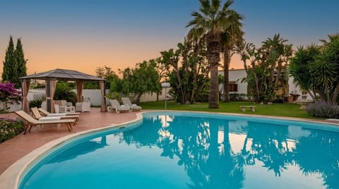 Patio, Day, Natural landscape, Garden, Garden view, Pool view, Swimming pool, sunbed