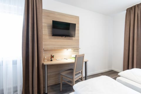 TV and multimedia, hair dresser