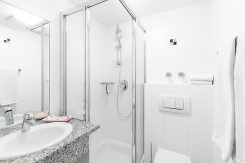 Shower, Bathroom, towels